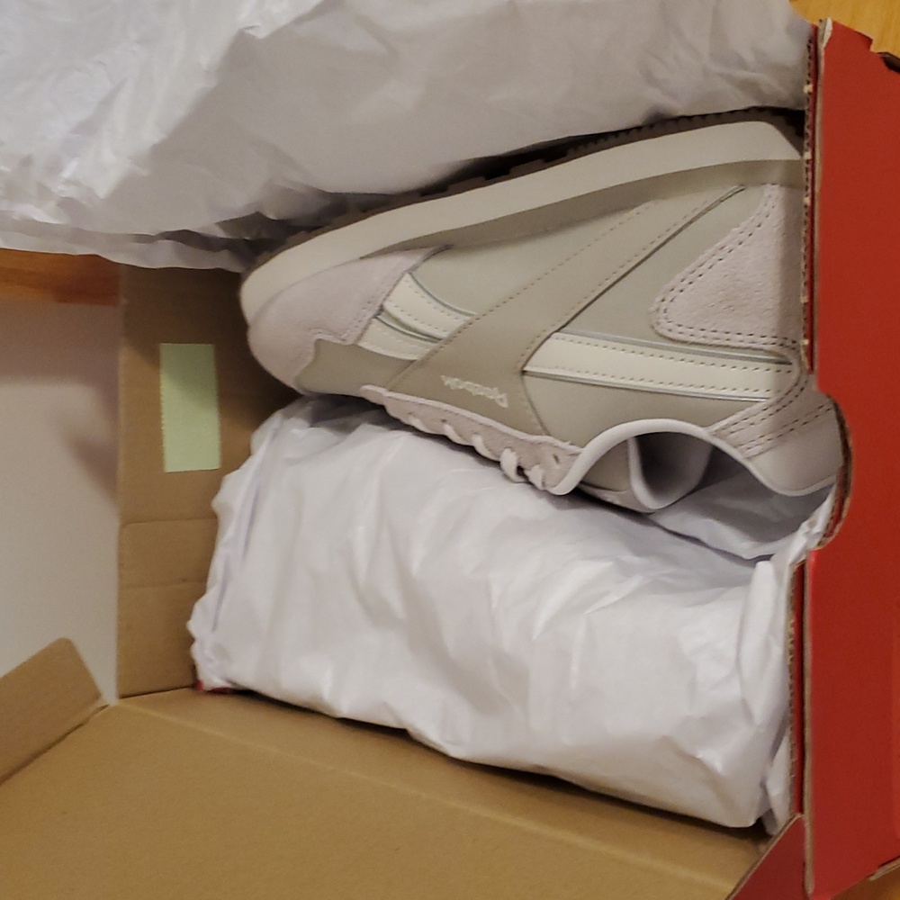 New Women's Reebok Glide Low Casual Sneackers Sz 8.5 in Moonstone Grey Chalk - Picture 7 of 7
